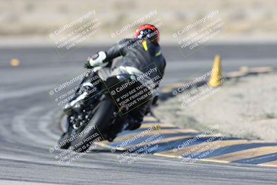 media/Dec-01-2025-Moto Forza (Mon) [[2daa91e15f]]/1-Advanced Group/Session 2 Turn 11 Backside/